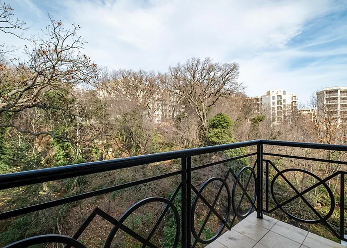 Primrose With Free Parking